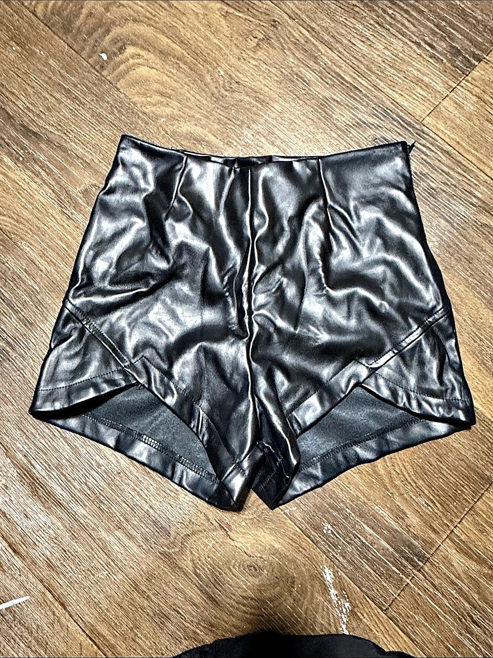 Spirt Faux Leather High Waist Shorts Size Small Like New